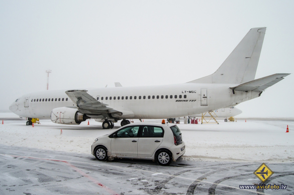 Boeing 737-4Y0