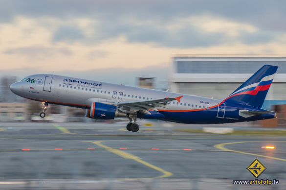 Airbus A320-214
