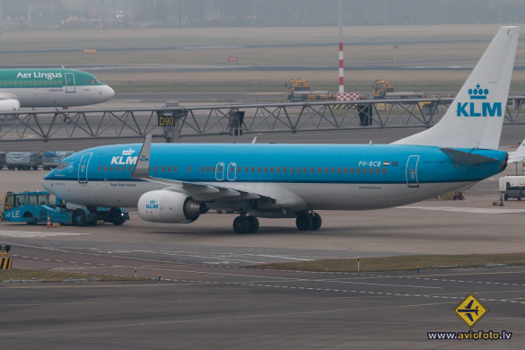 Boeing 737-8K2