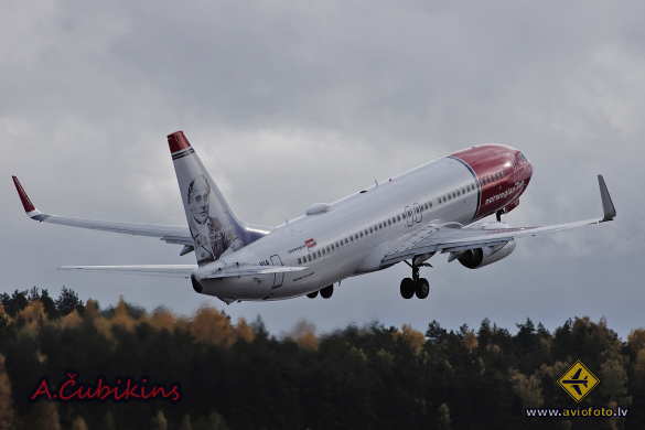 Boeing 737-8JP