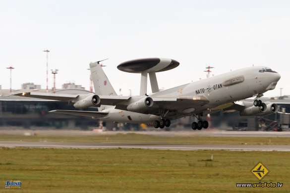 Boeing E-3A Sentry (707-300)