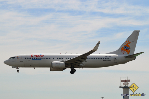 Boeing 737-804