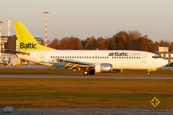 Boeing 737-31S