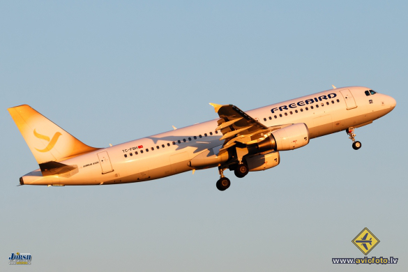 Airbus A320-214