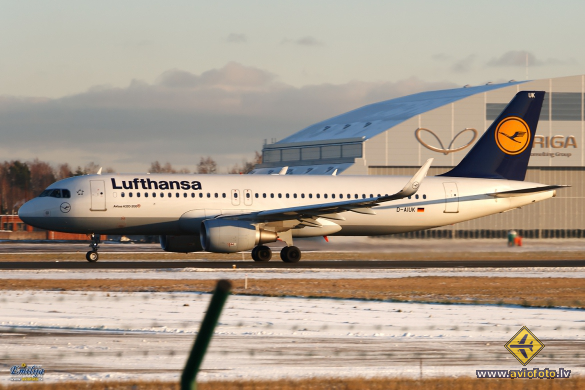 Airbus A320-214