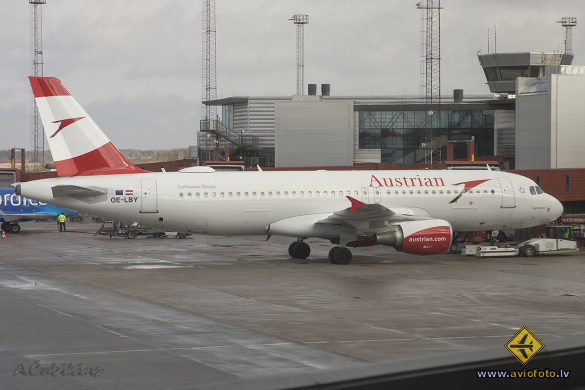 Airbus A320-214