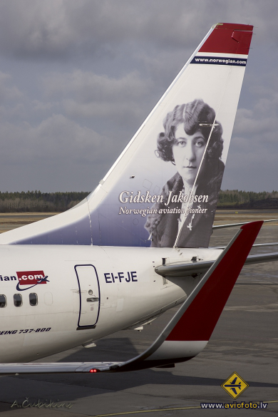Boeing 737-8JP