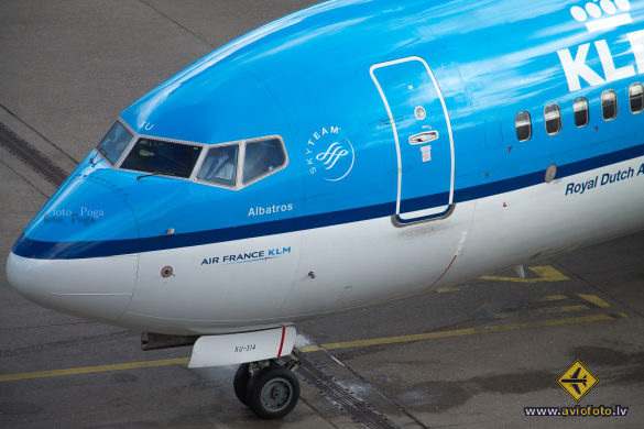 Boeing 737-8BK