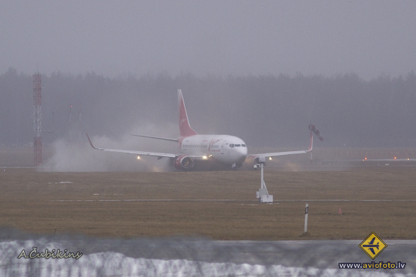 Boeing 737-524