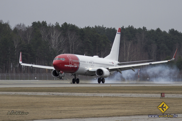 Boeing 737-8JP