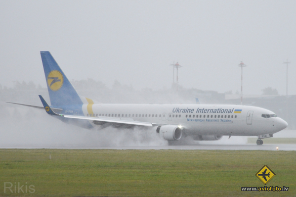 Boeing 737-8KV
