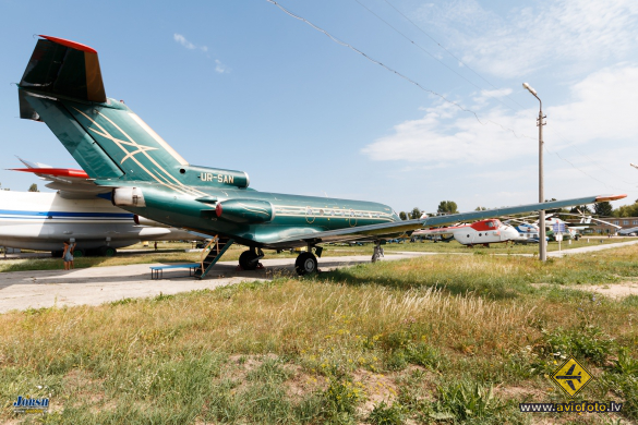 Yakovlev Yak-40