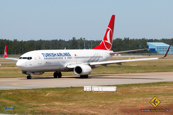 Boeing 737-8F2
