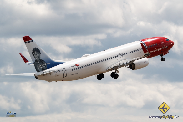 Boeing 737-8JP