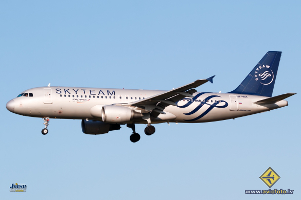 Airbus A320-214