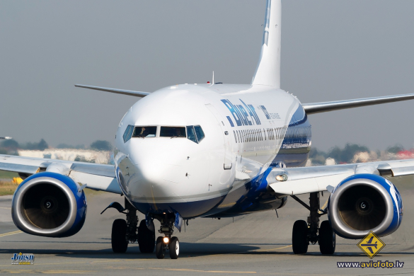 Boeing 737-82R