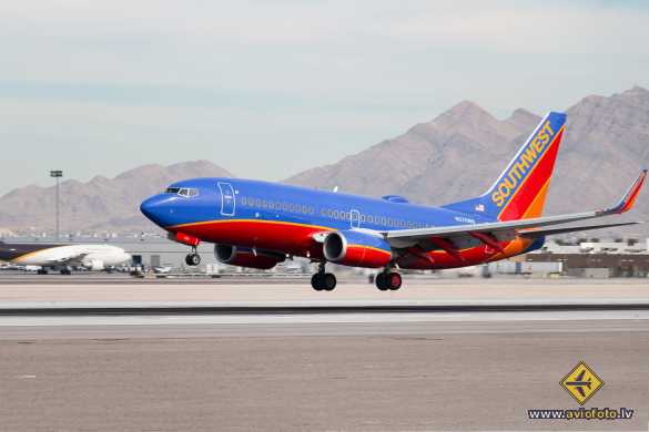 Boeing 737-7H4