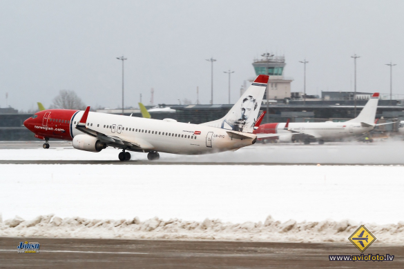 Boeing 737-8JP