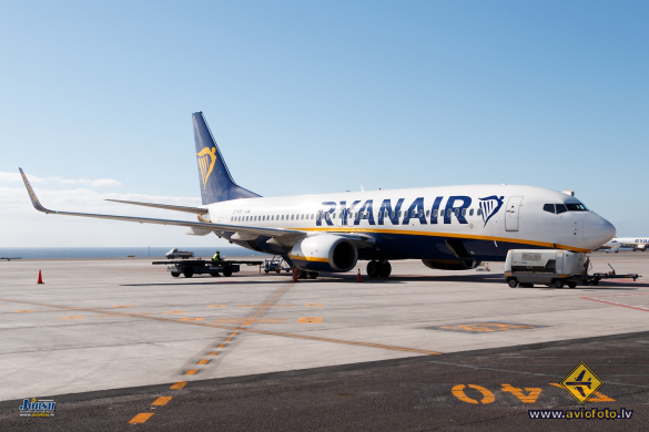 Boeing 737-8AS