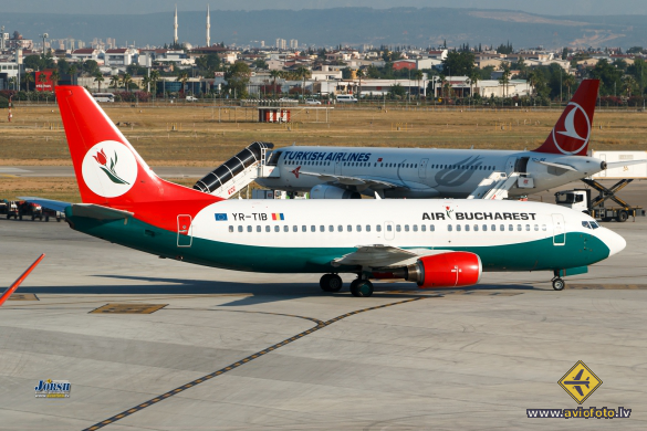 Boeing 737-3L9