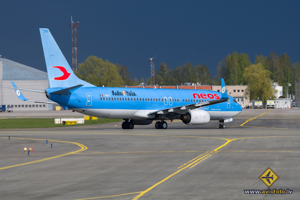 Boeing 737-86N