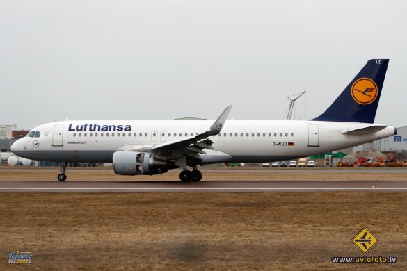 Airbus A320-214