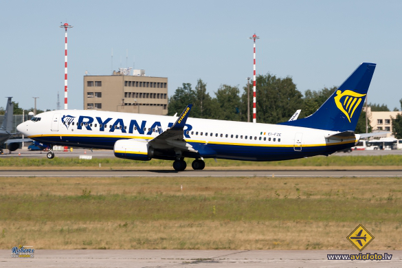 Boeing 737-8AS