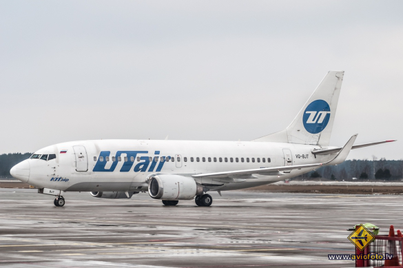 Boeing 737-524