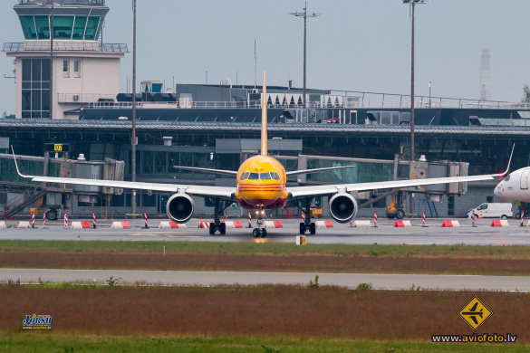 Boeing 757-223(PCF)