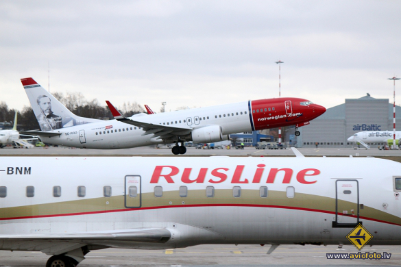 Boeing 737-8JP