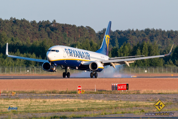 Boeing 737-8AS