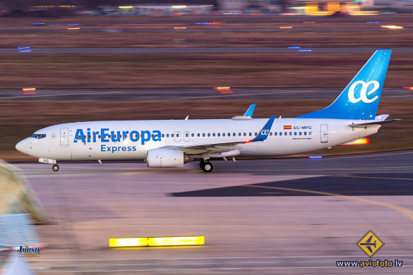 Boeing 737-85P
