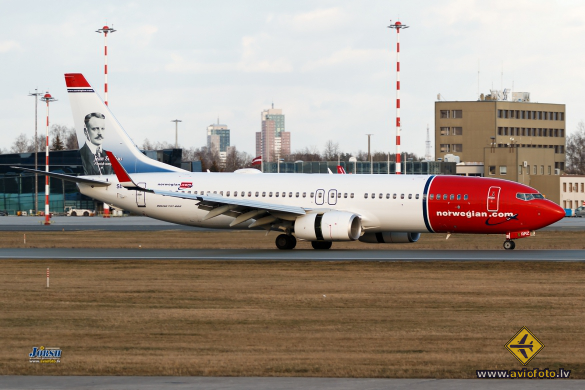 Boeing 737-8JP