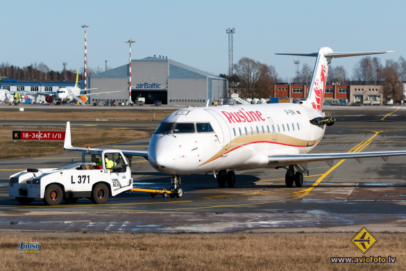 Bombardier CRJ-100ER (CL-600-2B19)