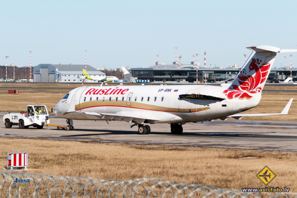 Bombardier CRJ-100ER (CL-600-2B19)