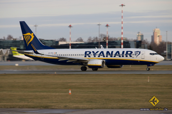 Boeing 737-8AS