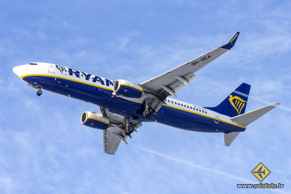 Boeing 737-8AS