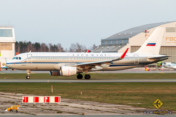 Airbus A320-214
