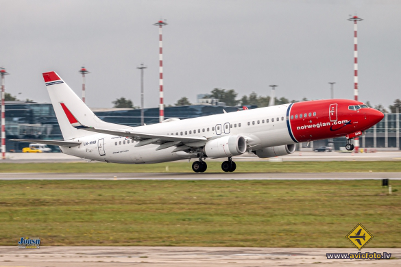 Boeing 737-8JP
