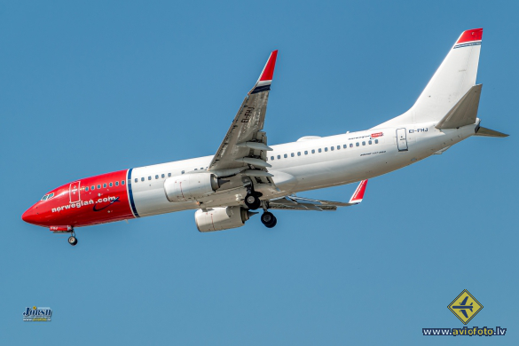 Boeing 737-8JP