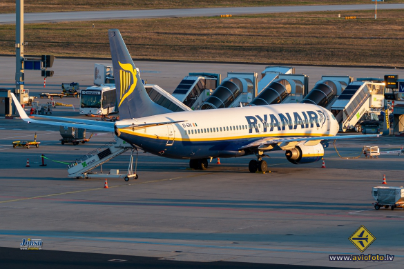 Boeing 737-8AS