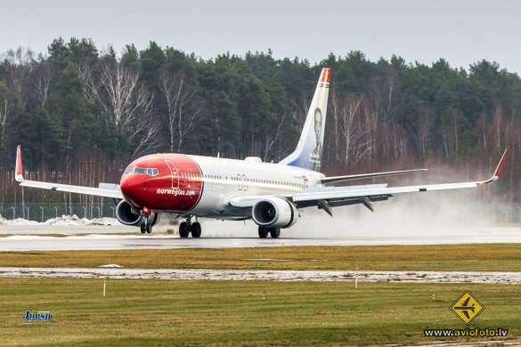 Boeing 737-8JP