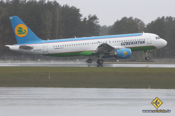 Airbus A320-214