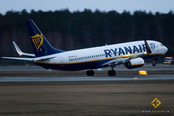 Boeing 737-8AS