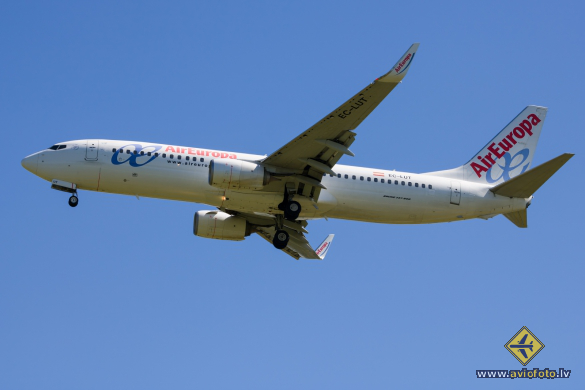 Boeing 737-85P