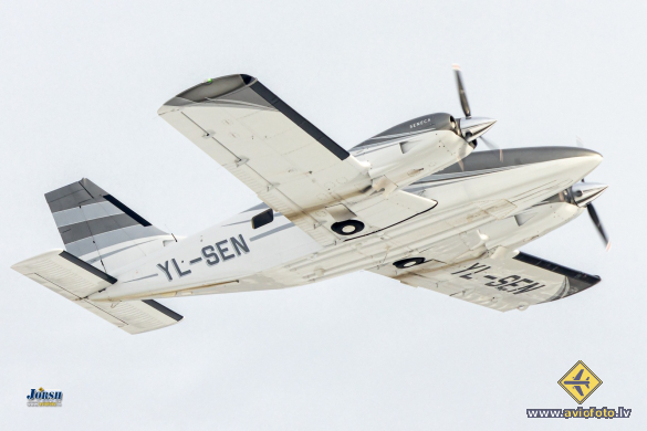 Piper PA-34-220T Seneca V
