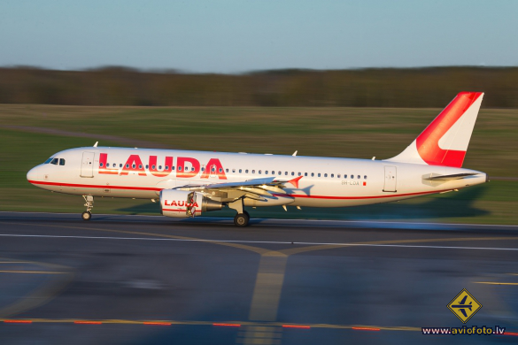 Airbus A320-214