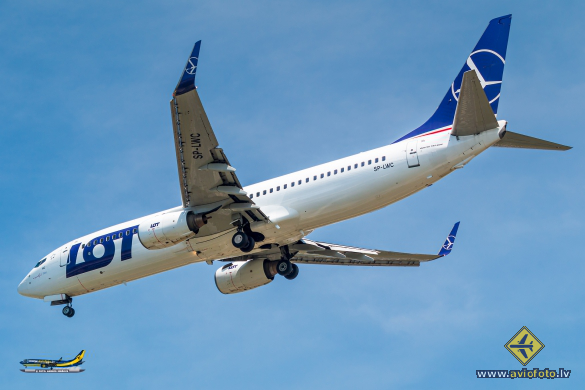 Boeing 737-89P