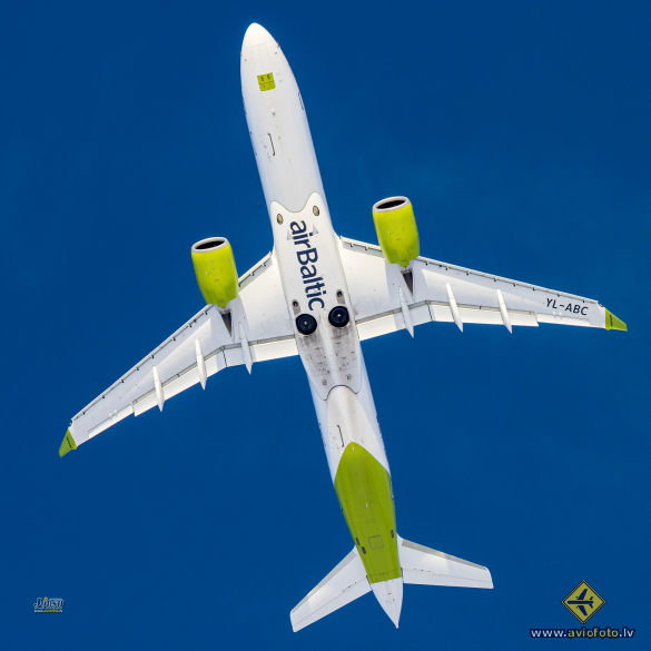 Airbus A220-300