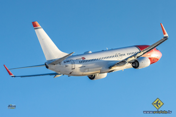 Boeing 737-8JP